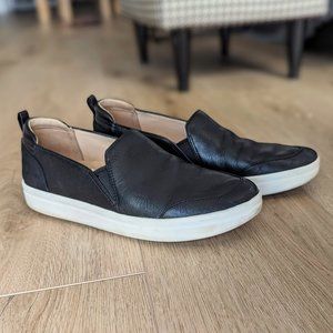 Like new Vionic Penelope Sneakers, 8.5, black - Women's leather slip-on sneakers